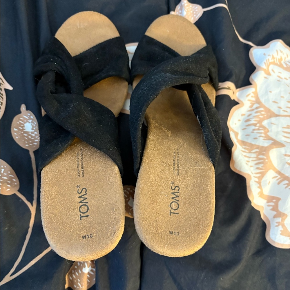 Tom’s Chunky Heel size 10